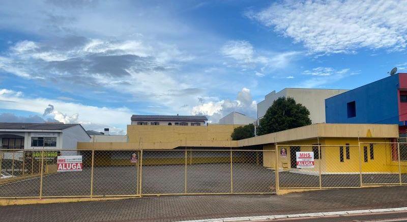 GUARAPUAVA - BARRACÃO NA AVENIDA