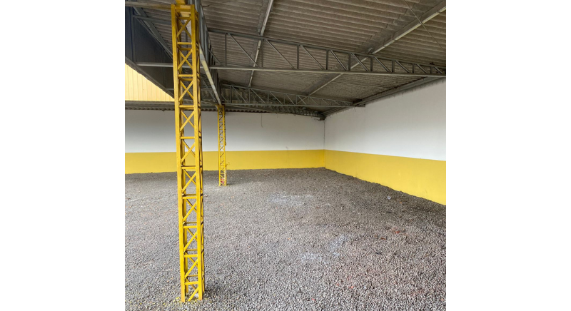 GUARAPUAVA - BARRACÃO NA AVENIDA