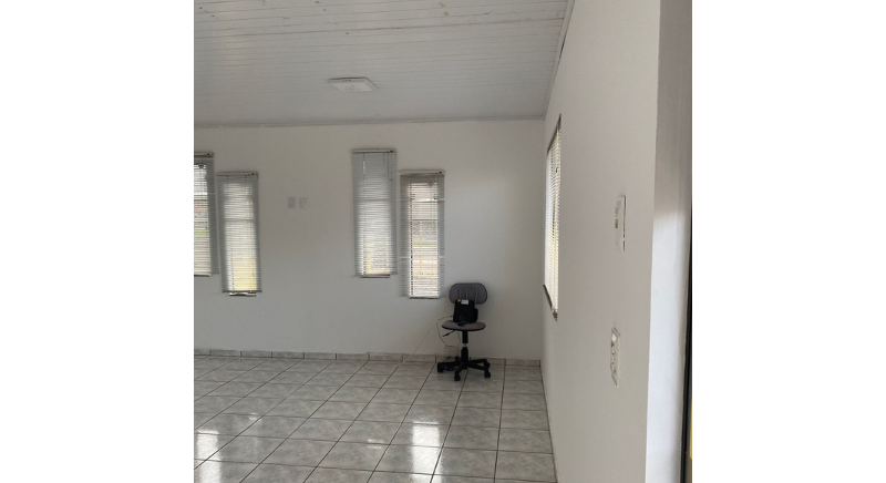 GUARAPUAVA - BARRACÃO NA AVENIDA